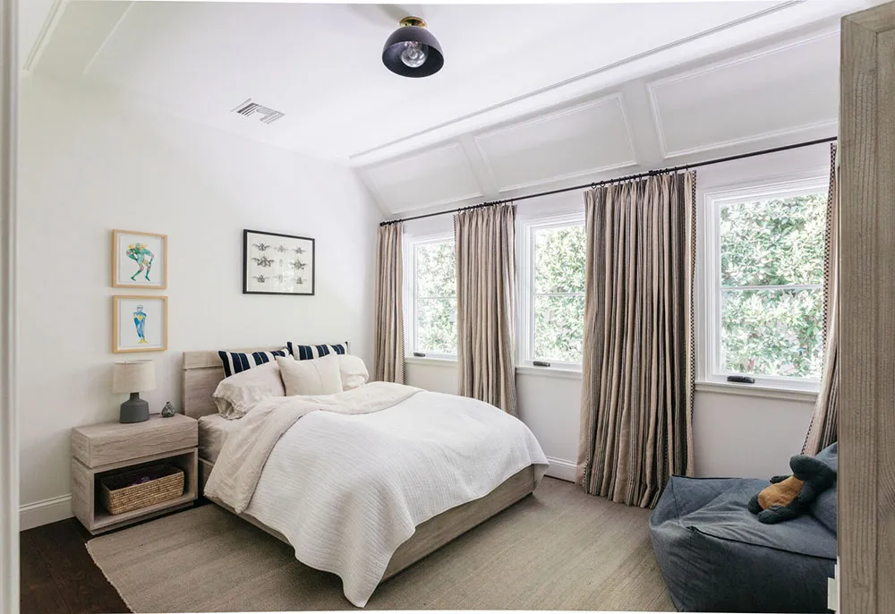 Дом кинорежиссера в Лос-Анджелесе с белыми и черными комнатами - Gallery image 19