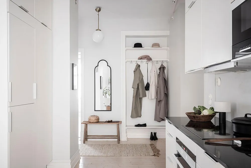 स्वीडन में स्थित एक छोटे 2-बेडरूम वाले अपार्टमेंट का इंटीरियर (64 वर्ग मीटर)
(“Snow White: The Interior of a Small 2-Bedroom Apartment in Sweden (64 sqm)”)
**अनुवाद:**
स्वीडन में स्थित एक छोटे, 2-बेडरूम वाले अपार्टमेंट का इंटीरियर (क्षेत्रफल: 64 वर्ग मीटर)
**विवरण:**
यह अनुवाद स्वीडन में स्थित एक छोटे, 2-बेडरूम वाले अपार्टमेंट के इंटीरियर का वर्णन करता है। अपार्टमेंट का क्षेत्रफल 64 वर्ग मीटर है। - Gallery image 24