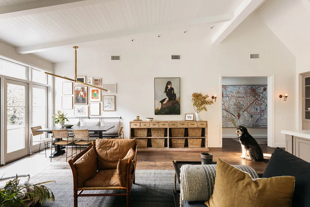 Дом кинорежиссера в Лос-Анджелесе с белыми и черными комнатами - Gallery image 12