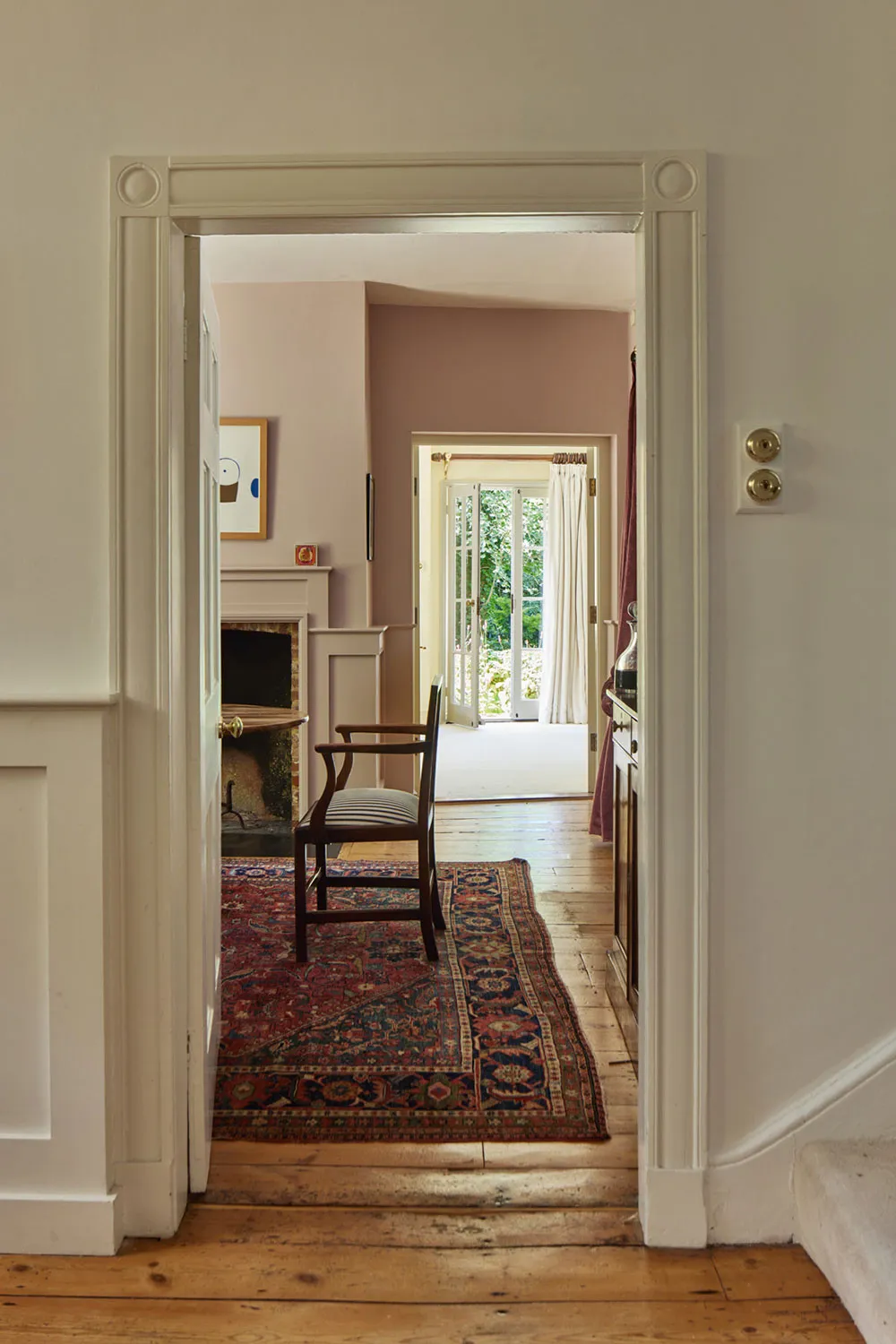 Un encantador coto inglés sumergido en la vegetación - Gallery image 7