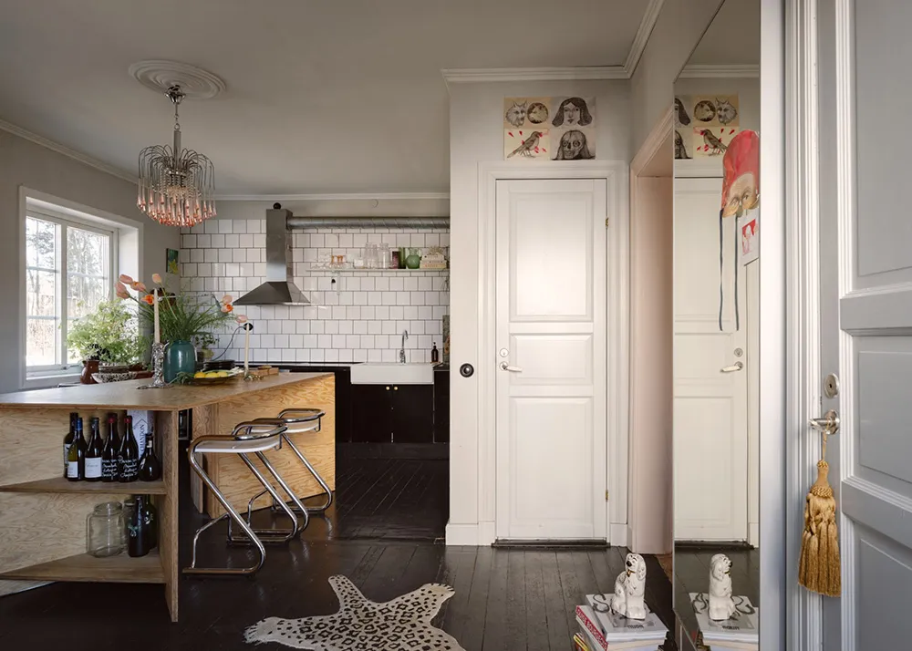 Szwedzka dacha z niespodziewanymi wnętrzami - Gallery image 20