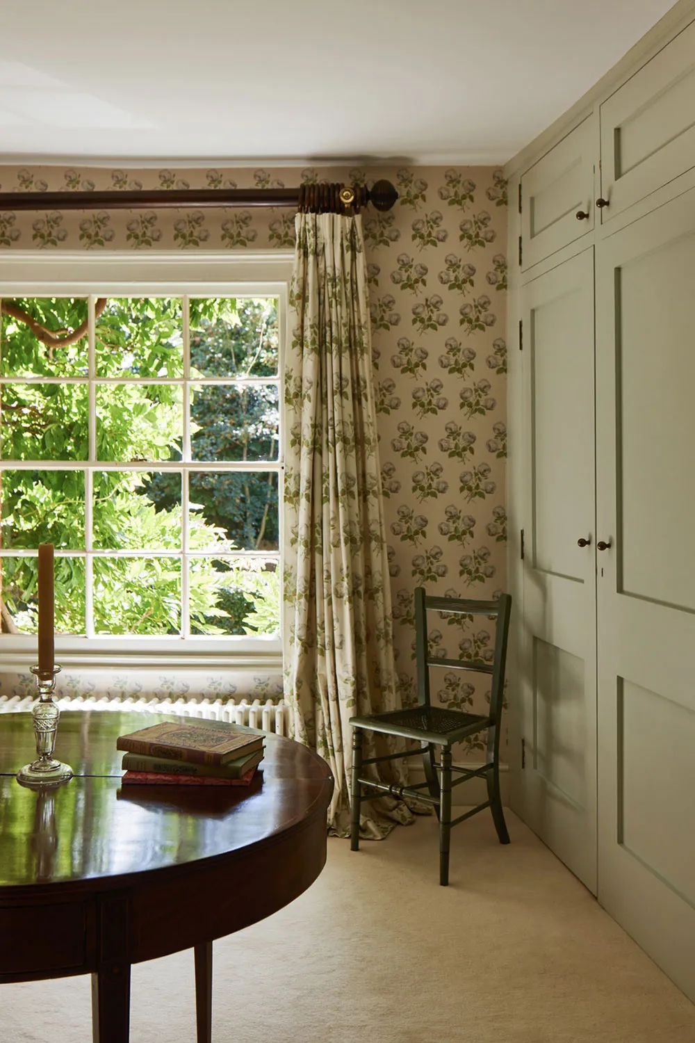 Un encantador coto inglés sumergido en la vegetación - Gallery image 19