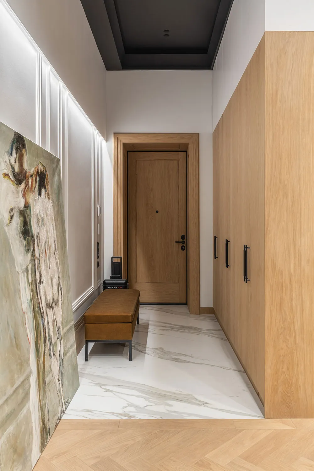 Plafond noir avec décorations et meubles audacieux : transformation spectaculaire au centre de Kiev - Gallery image 29