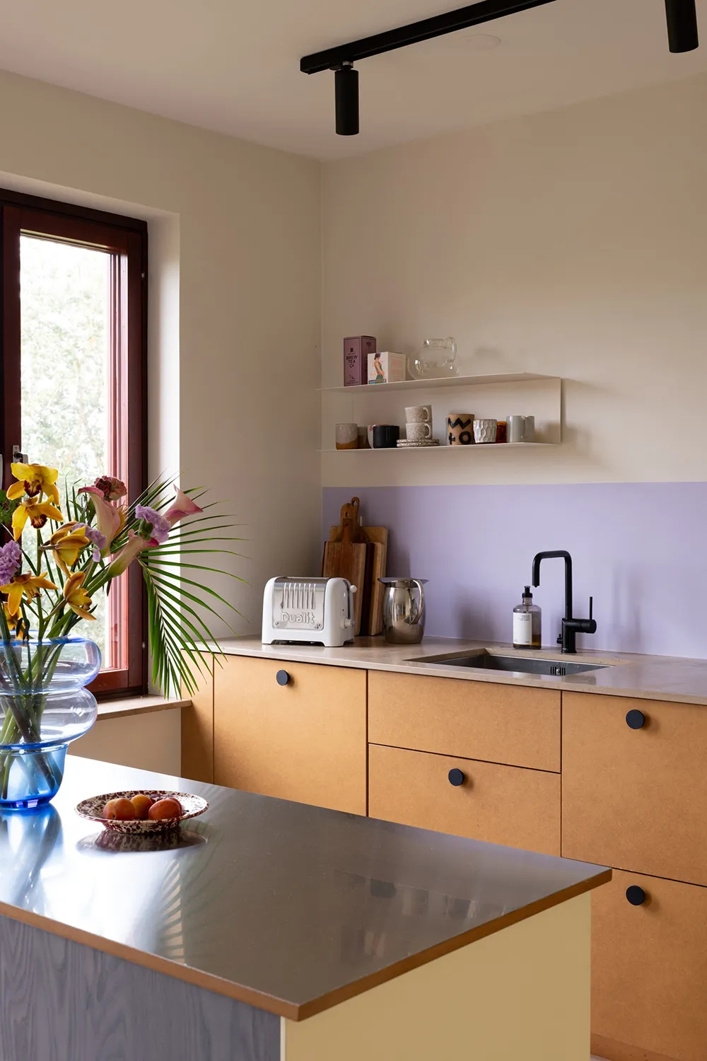 Beaux accents pastel dans le design d'une appartement en style scandinave (87 m²) - Gallery image 1