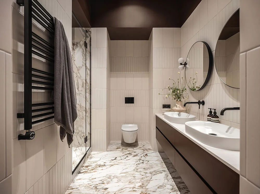 Plafond noir avec décorations et meubles audacieux : transformation spectaculaire au centre de Kiev - Gallery image 24