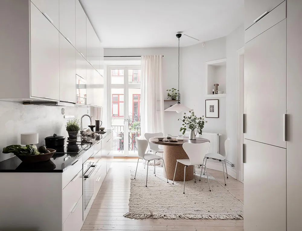 स्वीडन में स्थित एक छोटे 2-बेडरूम वाले अपार्टमेंट का इंटीरियर (64 वर्ग मीटर)
(“Snow White: The Interior of a Small 2-Bedroom Apartment in Sweden (64 sqm)”)
**अनुवाद:**
स्वीडन में स्थित एक छोटे, 2-बेडरूम वाले अपार्टमेंट का इंटीरियर (क्षेत्रफल: 64 वर्ग मीटर)
**विवरण:**
यह अनुवाद स्वीडन में स्थित एक छोटे, 2-बेडरूम वाले अपार्टमेंट के इंटीरियर का वर्णन करता है। अपार्टमेंट का क्षेत्रफल 64 वर्ग मीटर है। - Gallery image 16