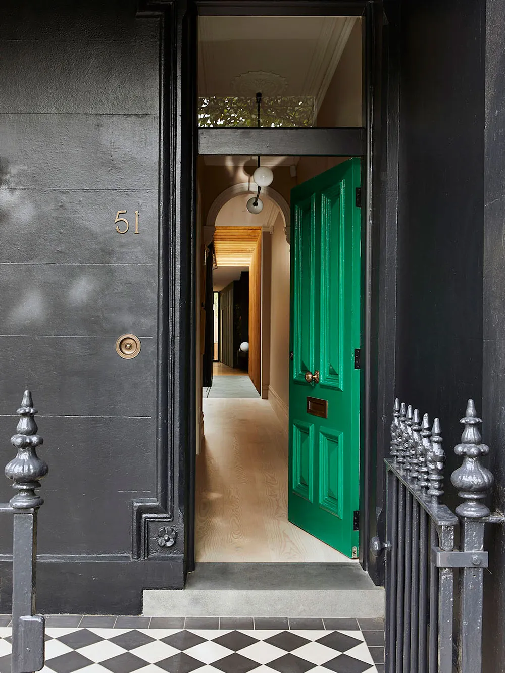 Casa moderna en Melbourne con concepto abierto y diseños de interiores elegantes - 2
