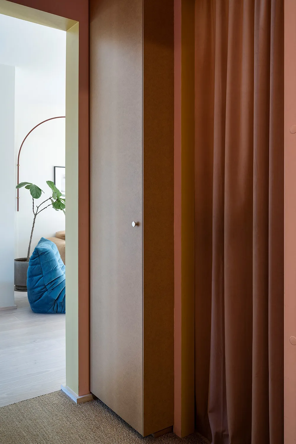 Beaux accents pastel dans le design d'une appartement en style scandinave (87 m²) - Gallery image 28