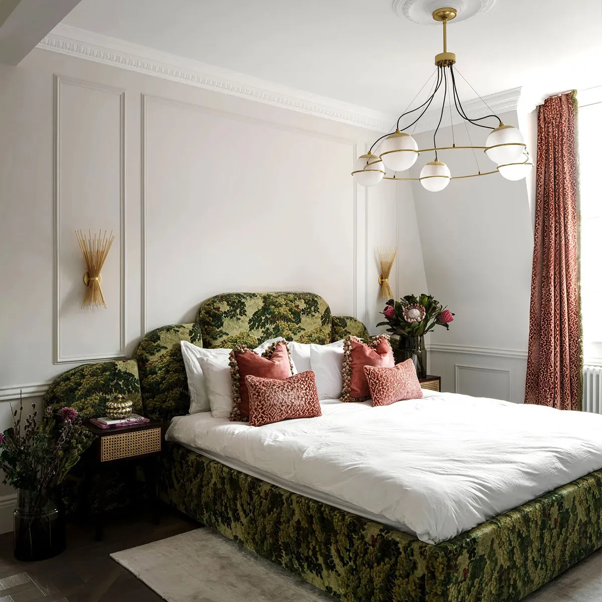 Glamour Notes in the Design of an Elegant Apartment of a Fashion Blogger in London - Gallery image 8