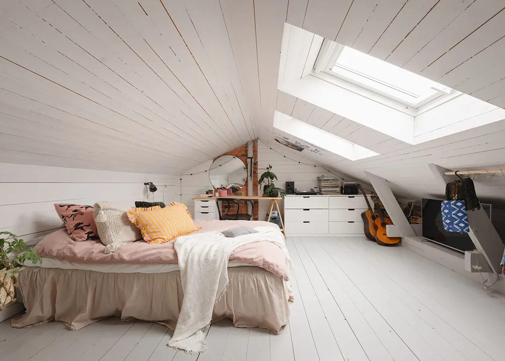 Szwedzka dacha z niespodziewanymi wnętrzami - Gallery image 32