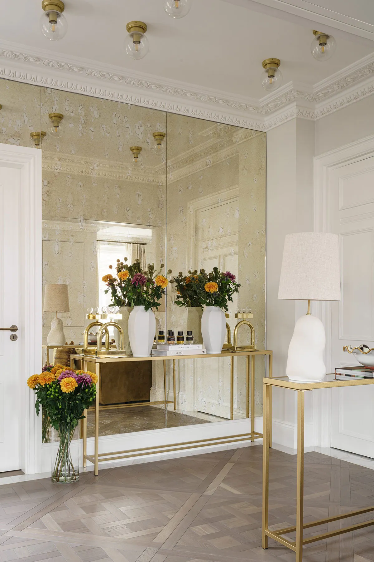 Glamour Notes in the Design of an Elegant Apartment of a Fashion Blogger in London - Gallery image 5