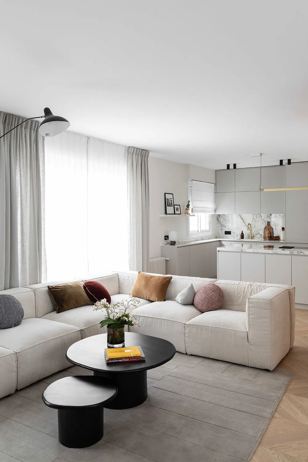 Stylowy nowoczesny design z czarnymi akcentami w Paryżu - 2