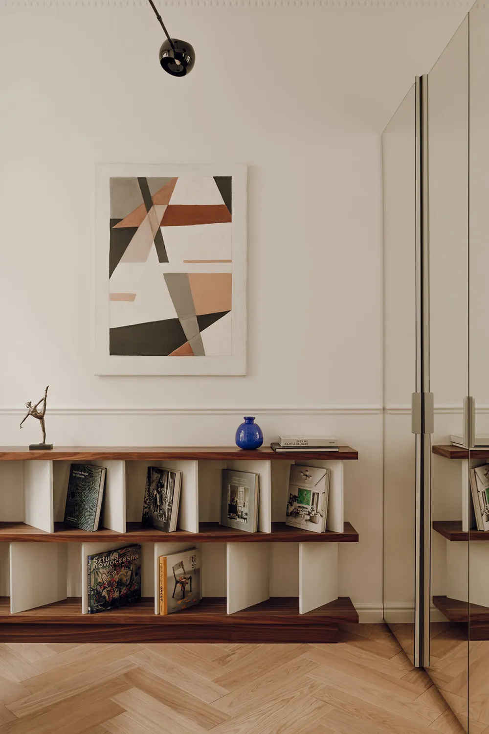 Elegant and Stylish Modern Interior with High Ceilings in Krakow - Gallery image 11