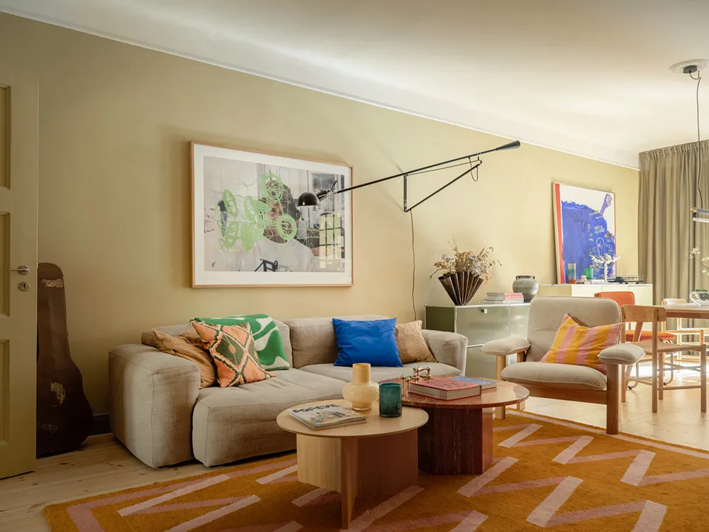 Interiores de arena con acentos llamativos: apartamento en Estocolmo (64 m²) - Gallery image 7