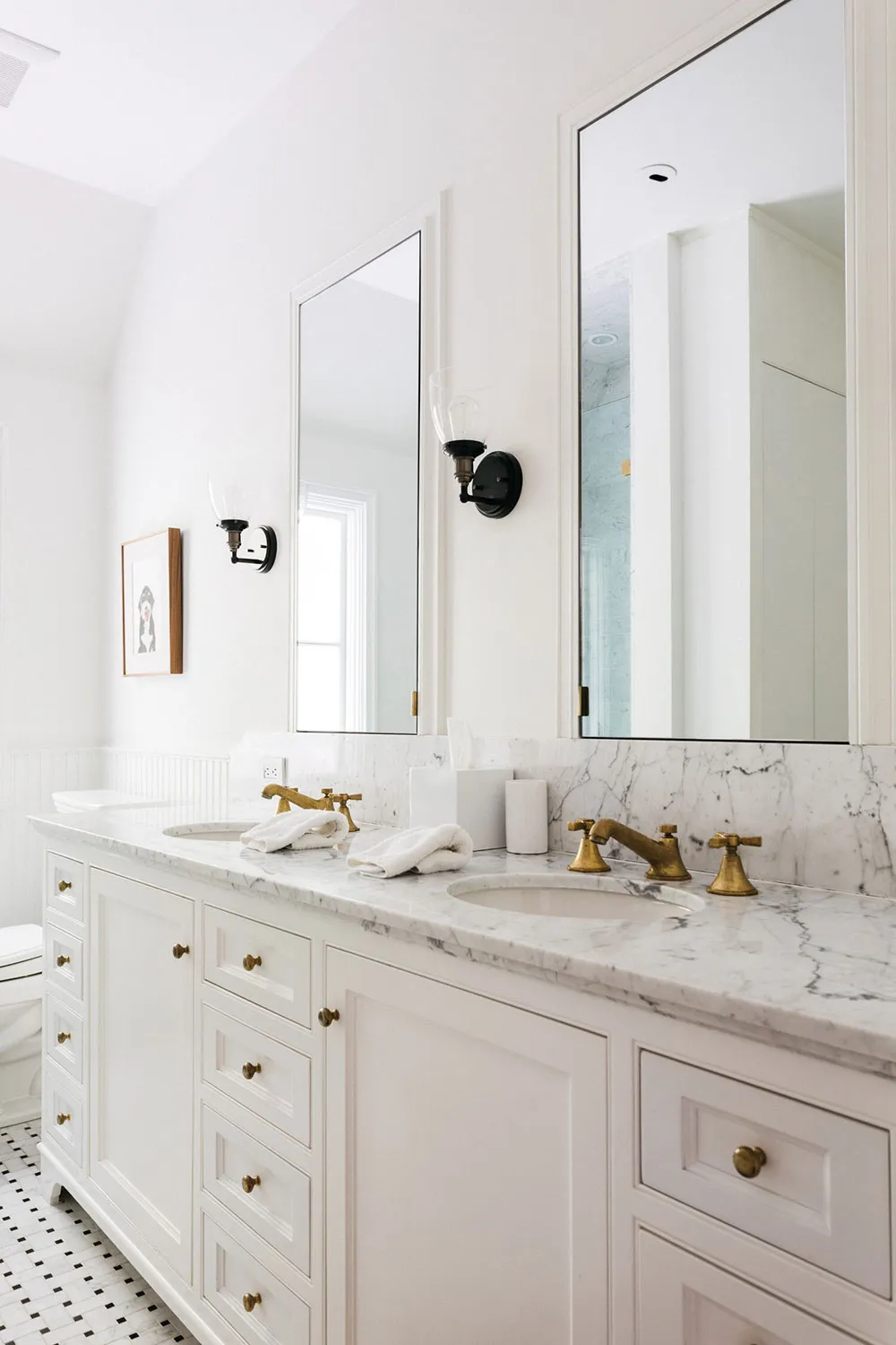 Дом кинорежиссера в Лос-Анджелесе с белыми и черными комнатами - Gallery image 18