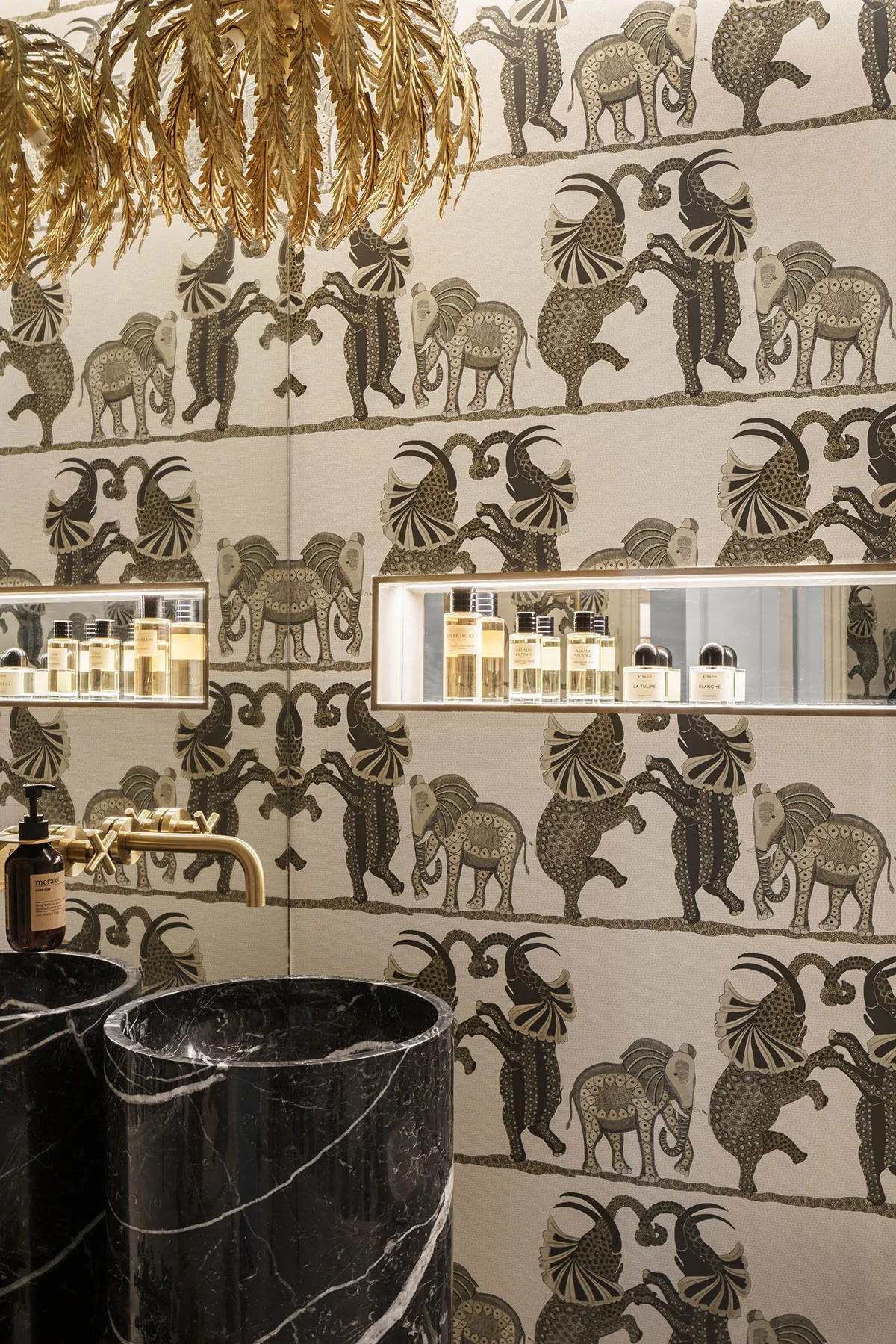 Glamour Notes in the Design of an Elegant Apartment of a Fashion Blogger in London - Gallery image 10