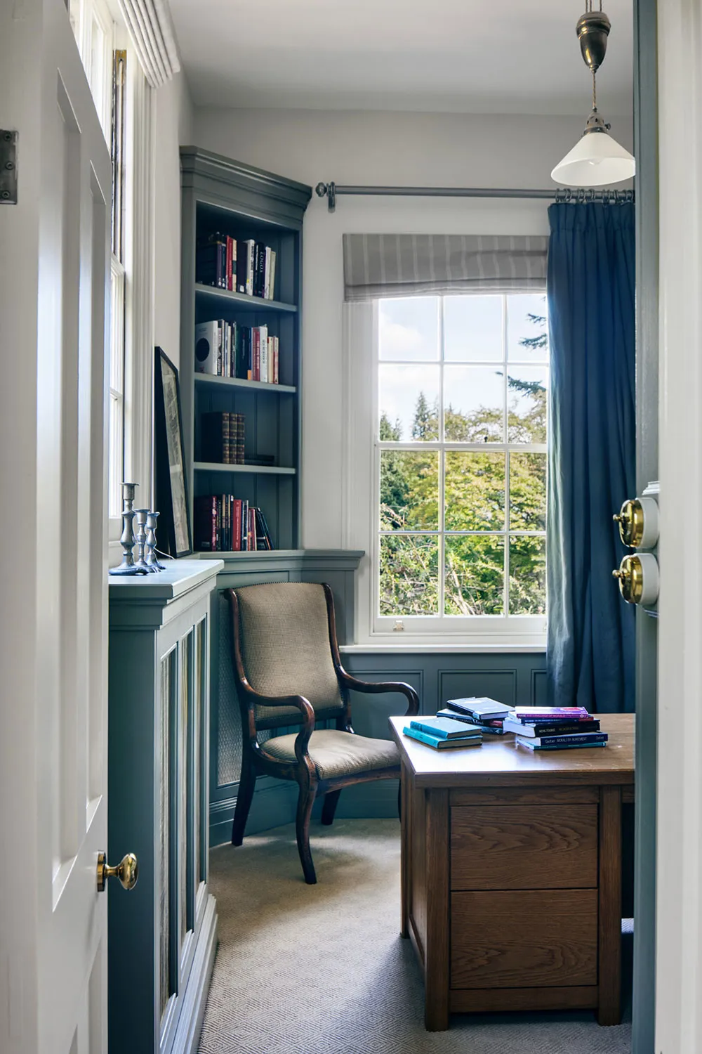 Un encantador coto inglés sumergido en la vegetación - Gallery image 23