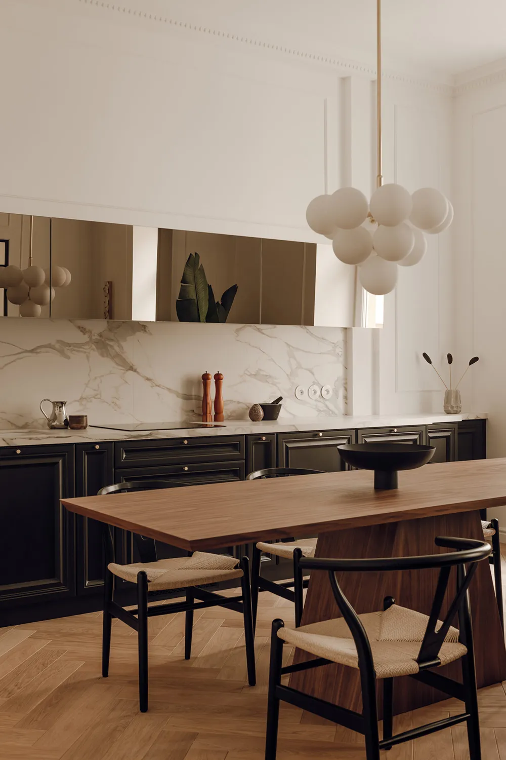 Elegant and Stylish Modern Interior with High Ceilings in Krakow - Gallery image 4