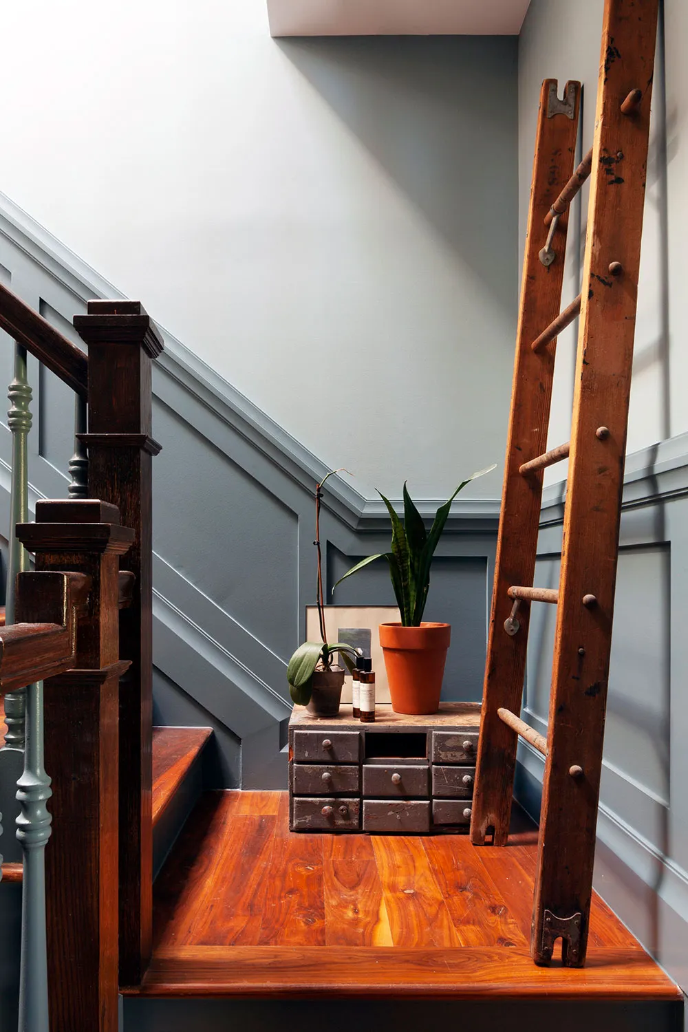 Frais accords de couleurs et grande galerie de tableaux : l'intérieur vivant d'une artiste à New York - Gallery image 13