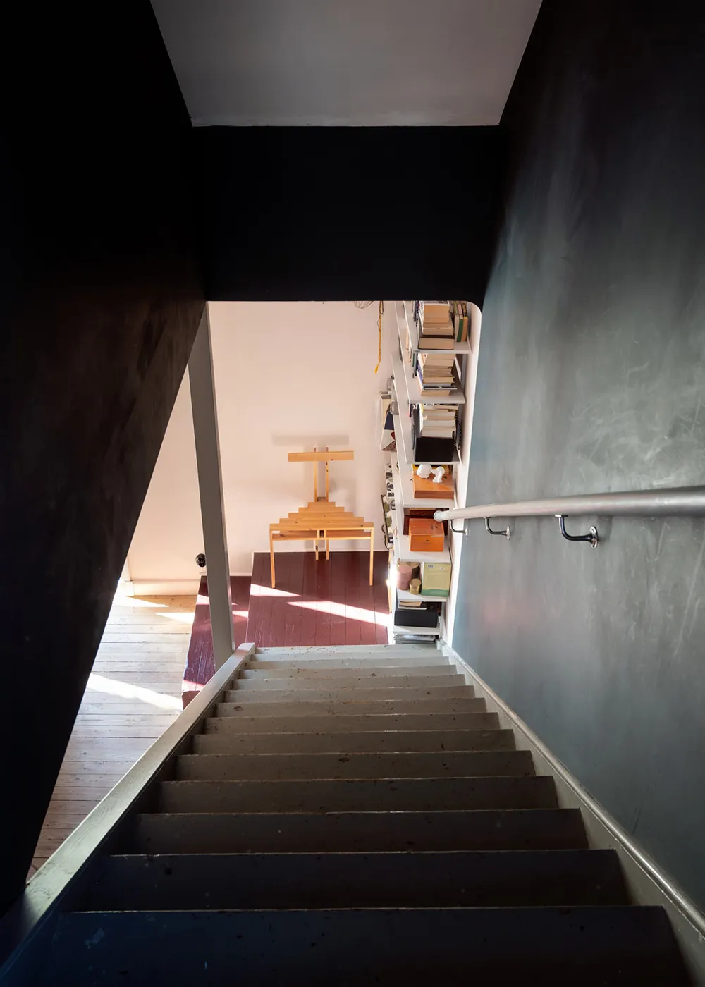 Szwedzka dacha z niespodziewanymi wnętrzami - Gallery image 11