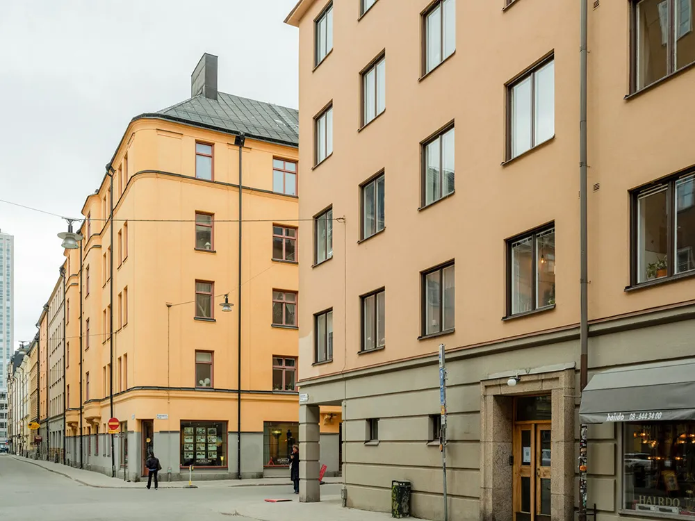 Interiores de arena con acentos llamativos: apartamento en Estocolmo (64 m²) - Gallery image 28