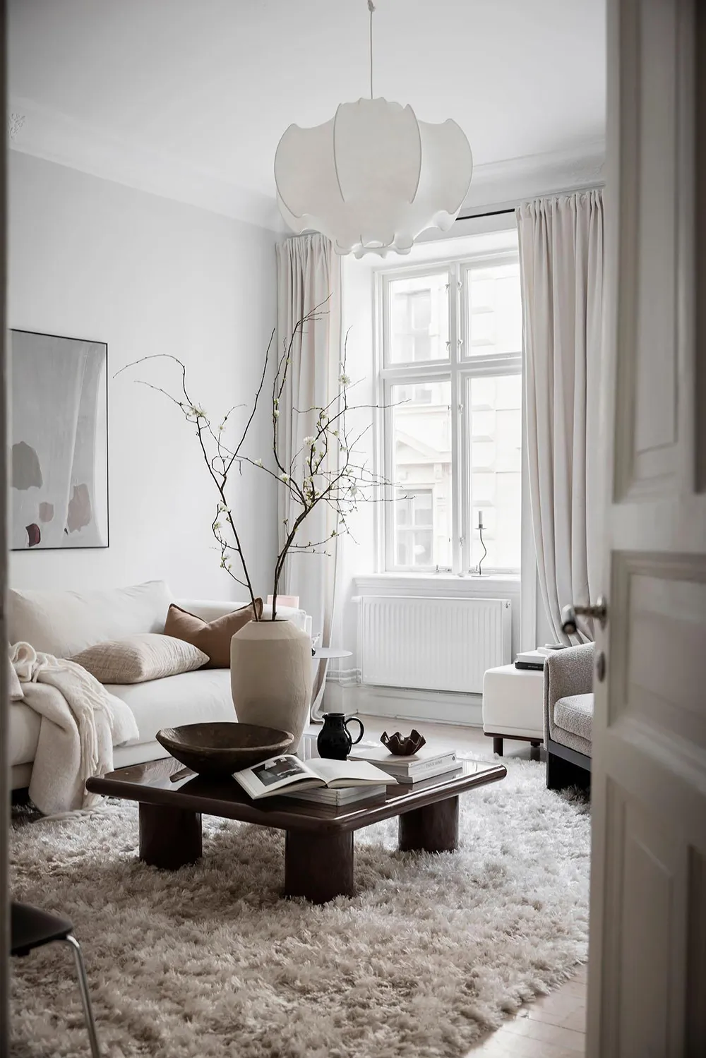 स्वीडन में स्थित एक छोटे 2-बेडरूम वाले अपार्टमेंट का इंटीरियर (64 वर्ग मीटर)
(“Snow White: The Interior of a Small 2-Bedroom Apartment in Sweden (64 sqm)”)
**अनुवाद:**
स्वीडन में स्थित एक छोटे, 2-बेडरूम वाले अपार्टमेंट का इंटीरियर (क्षेत्रफल: 64 वर्ग मीटर)
**विवरण:**
यह अनुवाद स्वीडन में स्थित एक छोटे, 2-बेडरूम वाले अपार्टमेंट के इंटीरियर का वर्णन करता है। अपार्टमेंट का क्षेत्रफल 64 वर्ग मीटर है। - Gallery image 1