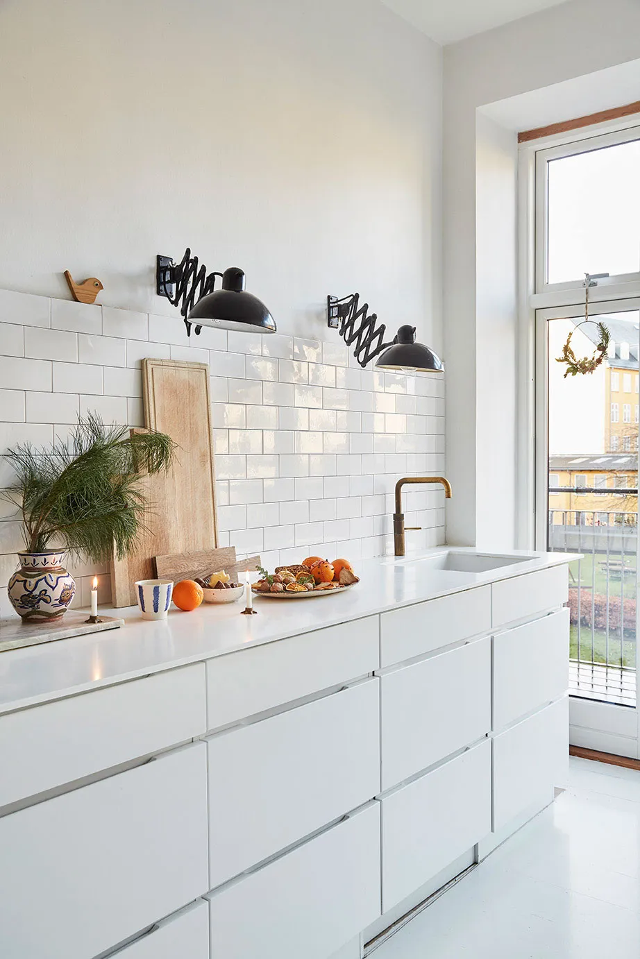 Interior festivo luminoso de un apartamento en Dinamarca - Gallery image 19