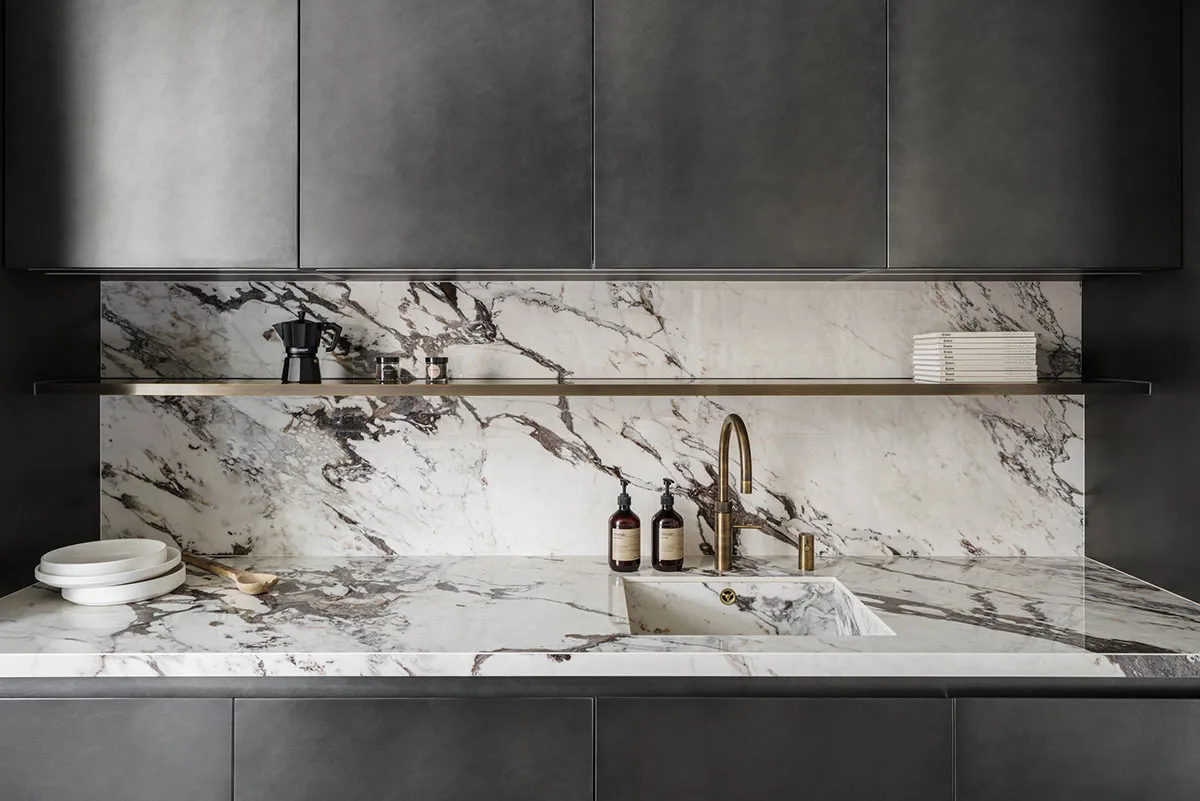 Glamour Notes in the Design of an Elegant Apartment of a Fashion Blogger in London - Gallery image 3