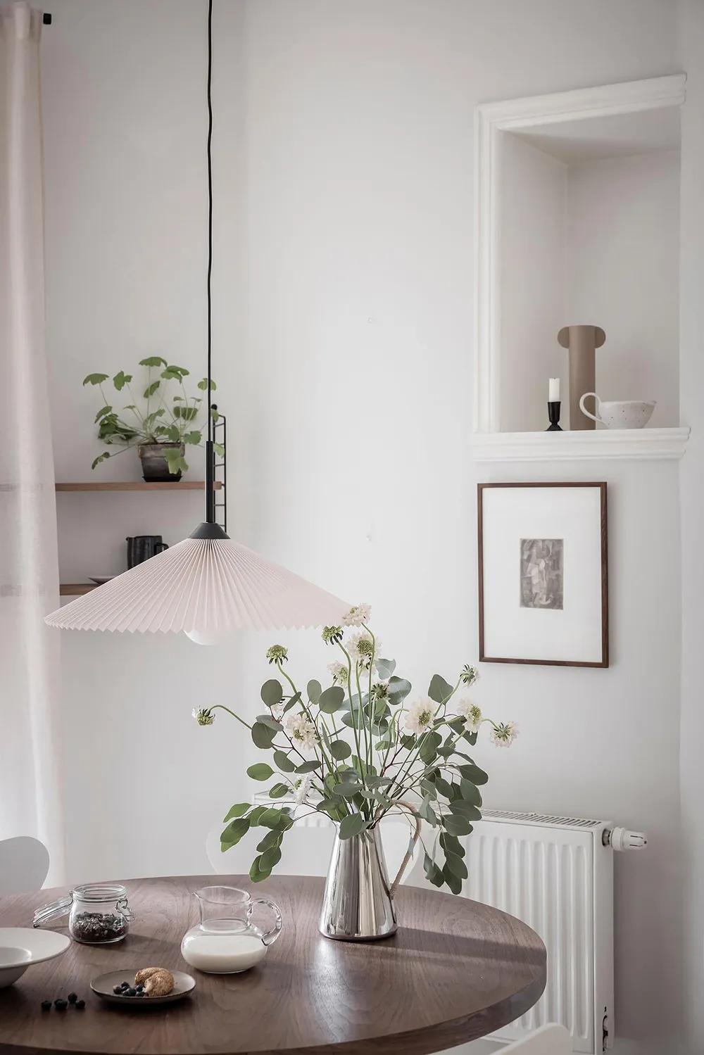 स्वीडन में स्थित एक छोटे 2-बेडरूम वाले अपार्टमेंट का इंटीरियर (64 वर्ग मीटर)
(“Snow White: The Interior of a Small 2-Bedroom Apartment in Sweden (64 sqm)”)
**अनुवाद:**
स्वीडन में स्थित एक छोटे, 2-बेडरूम वाले अपार्टमेंट का इंटीरियर (क्षेत्रफल: 64 वर्ग मीटर)
**विवरण:**
यह अनुवाद स्वीडन में स्थित एक छोटे, 2-बेडरूम वाले अपार्टमेंट के इंटीरियर का वर्णन करता है। अपार्टमेंट का क्षेत्रफल 64 वर्ग मीटर है। - Gallery image 14