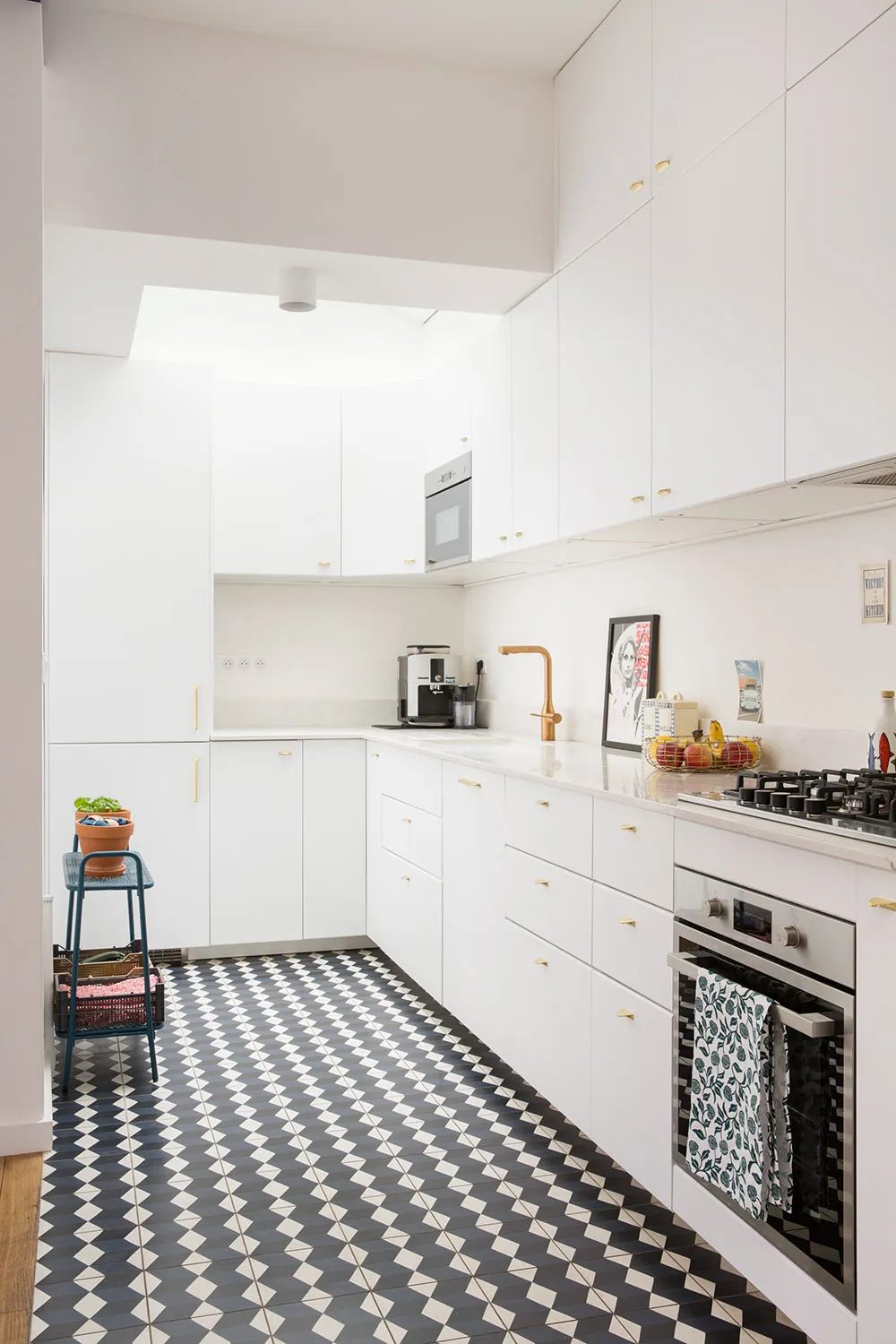 Accents colorés dans le design d'un appartement à Paris - Gallery image 8