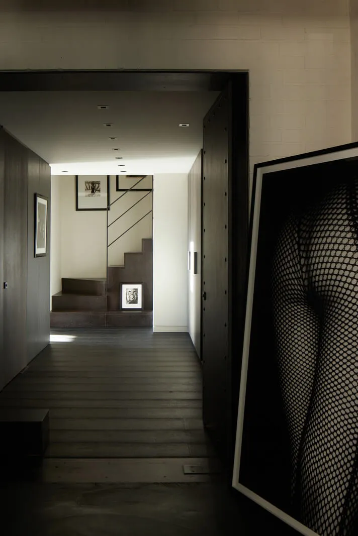 Unique Designer Loft in Black-and-White Palette in London - Gallery image 15