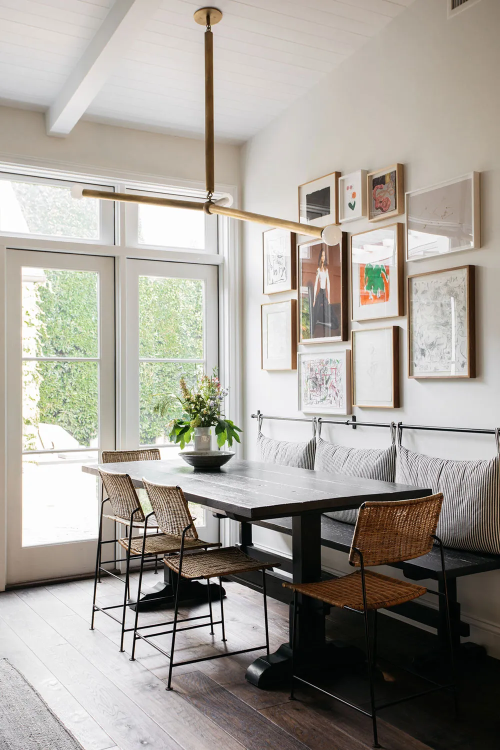 Дом кинорежиссера в Лос-Анджелесе с белыми и черными комнатами - Gallery image 9