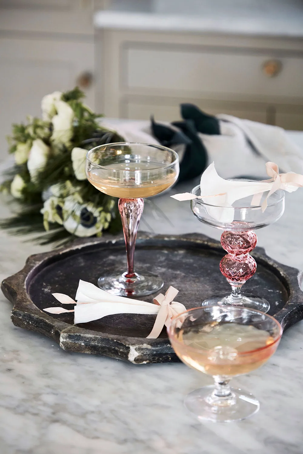 आरामदायक स्कैंडिनेवियन इंटीरियर, शांतिपूर्ण शीतकालीन सजावट के साथ - Gallery image 8