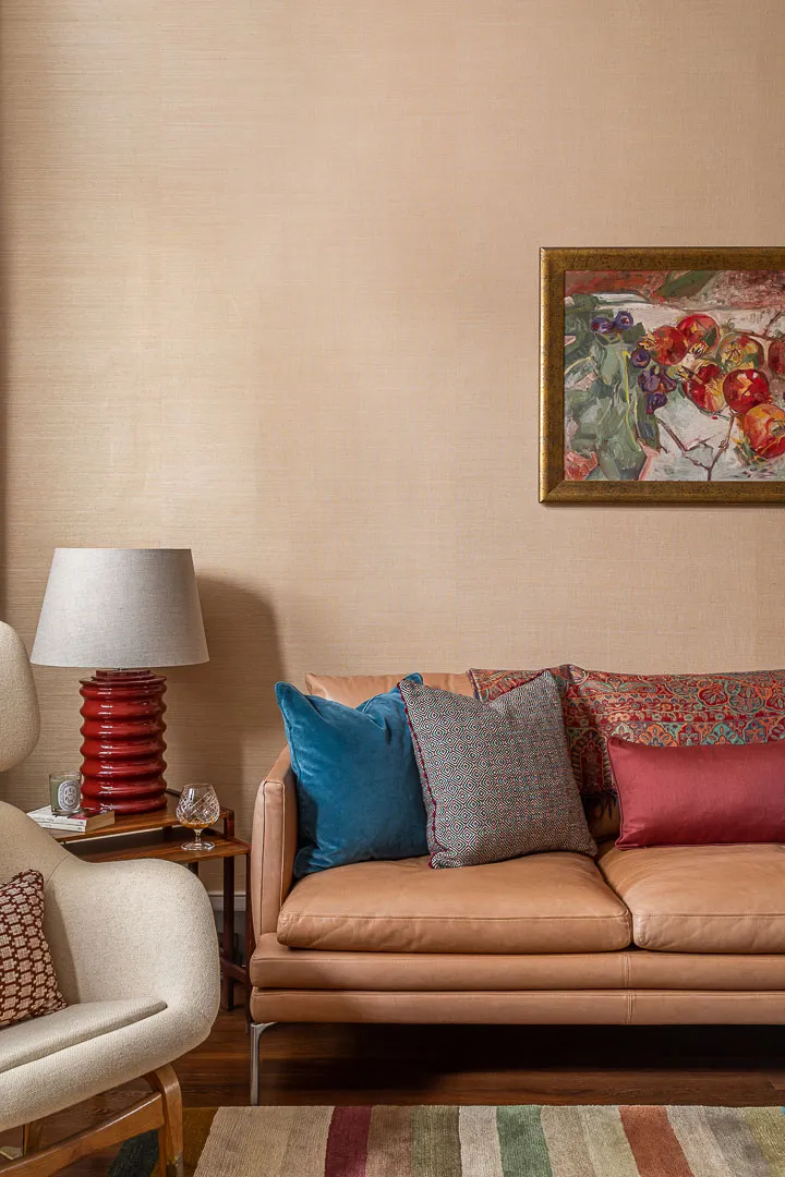 Étagère jaune et autres détails colorés dans le design intérieur à Londres - Gallery image 15