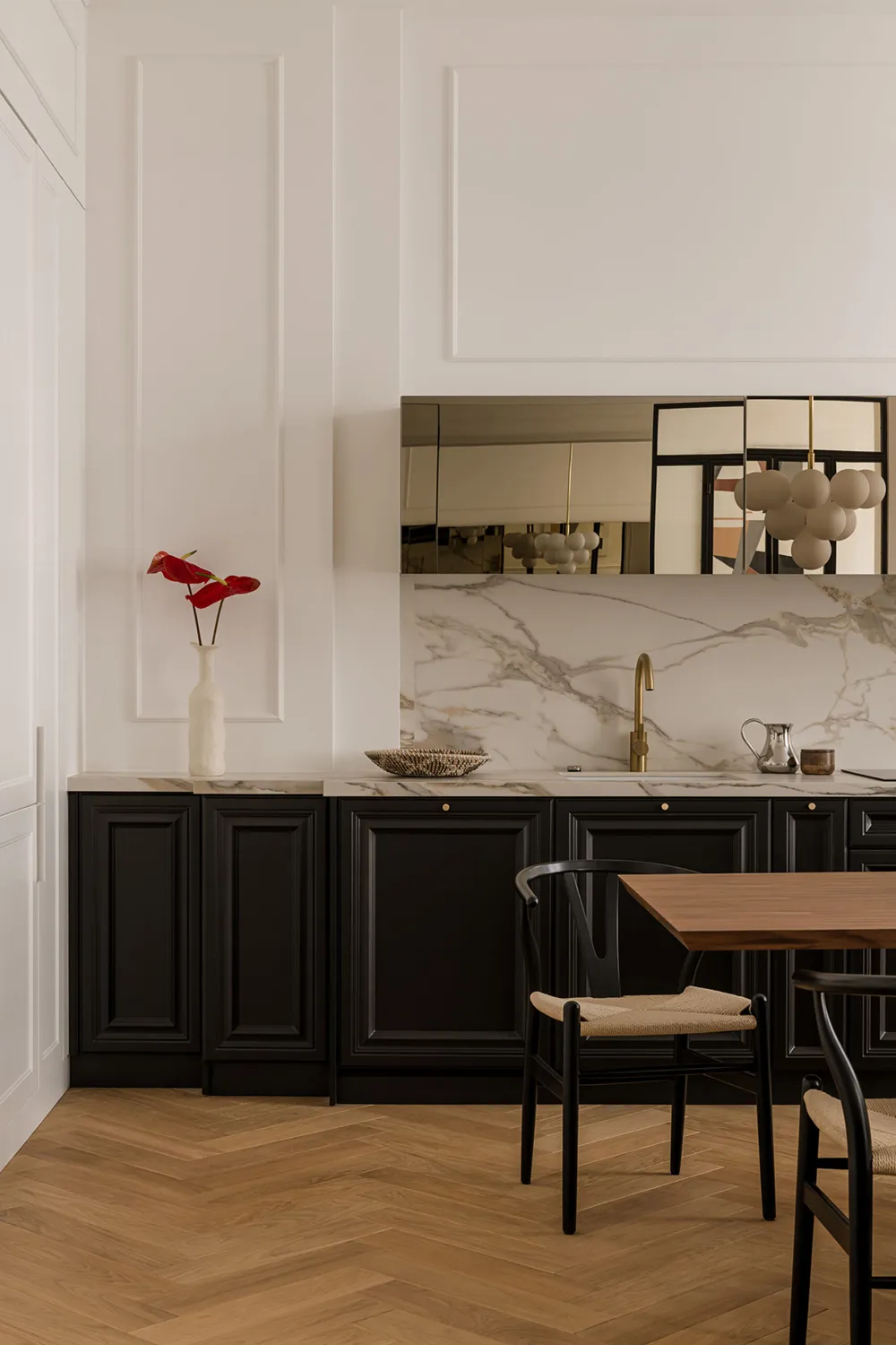 Elegant and Stylish Modern Interior with High Ceilings in Krakow - Gallery image 5