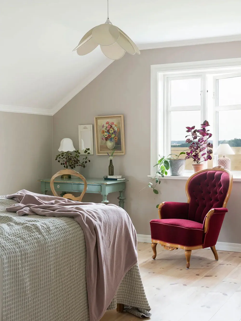 Будто стоит здесь с прошлого века: новый дачный домик в традиционном стиле - Gallery image 12