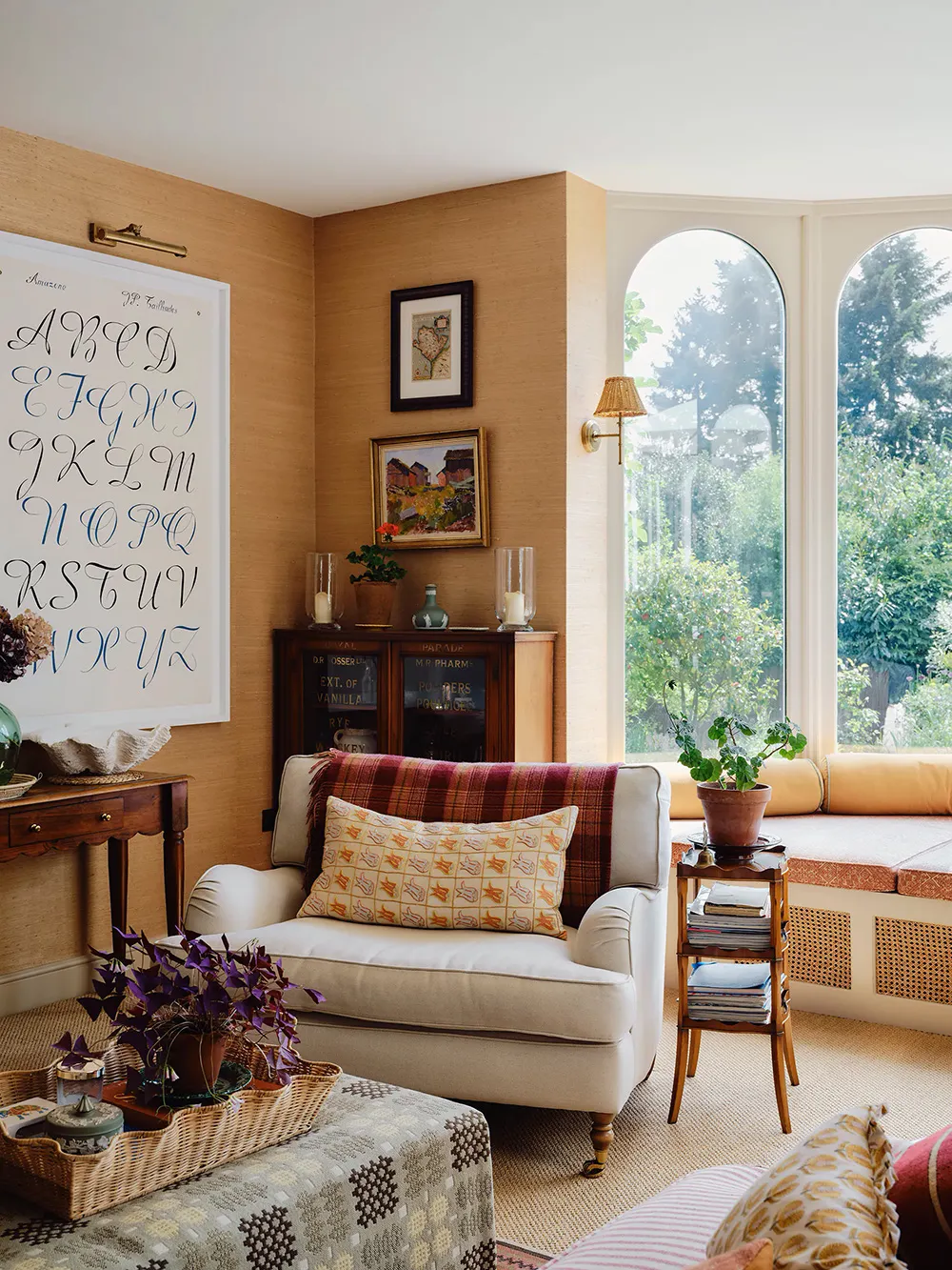 17世紀にルーツを持つ、イングランドにある色彩豊かなアーティストのコテージ - Gallery image 5