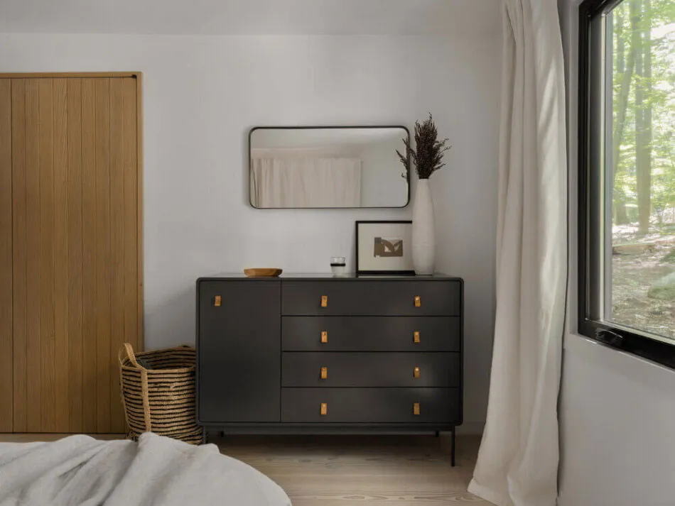 Forest Cabin in Modern Style: Cottage in Connecticut - Gallery image 8