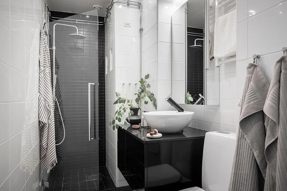 स्वीडन में स्थित एक छोटे 2-बेडरूम वाले अपार्टमेंट का इंटीरियर (64 वर्ग मीटर)
(“Snow White: The Interior of a Small 2-Bedroom Apartment in Sweden (64 sqm)”)
**अनुवाद:**
स्वीडन में स्थित एक छोटे, 2-बेडरूम वाले अपार्टमेंट का इंटीरियर (क्षेत्रफल: 64 वर्ग मीटर)
**विवरण:**
यह अनुवाद स्वीडन में स्थित एक छोटे, 2-बेडरूम वाले अपार्टमेंट के इंटीरियर का वर्णन करता है। अपार्टमेंट का क्षेत्रफल 64 वर्ग मीटर है। - Gallery image 26