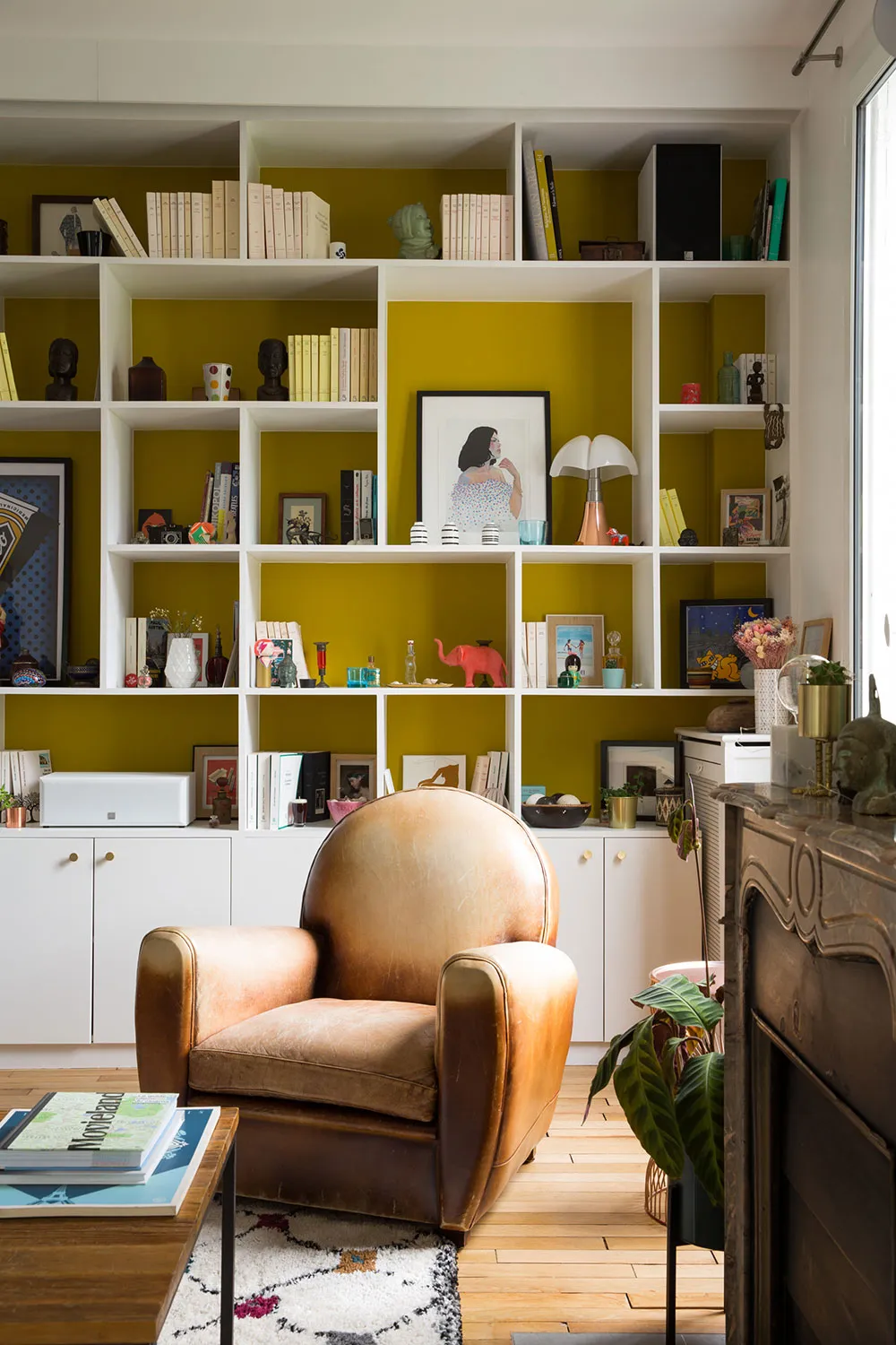 Accents colorés dans le design d'un appartement à Paris - Gallery image 1