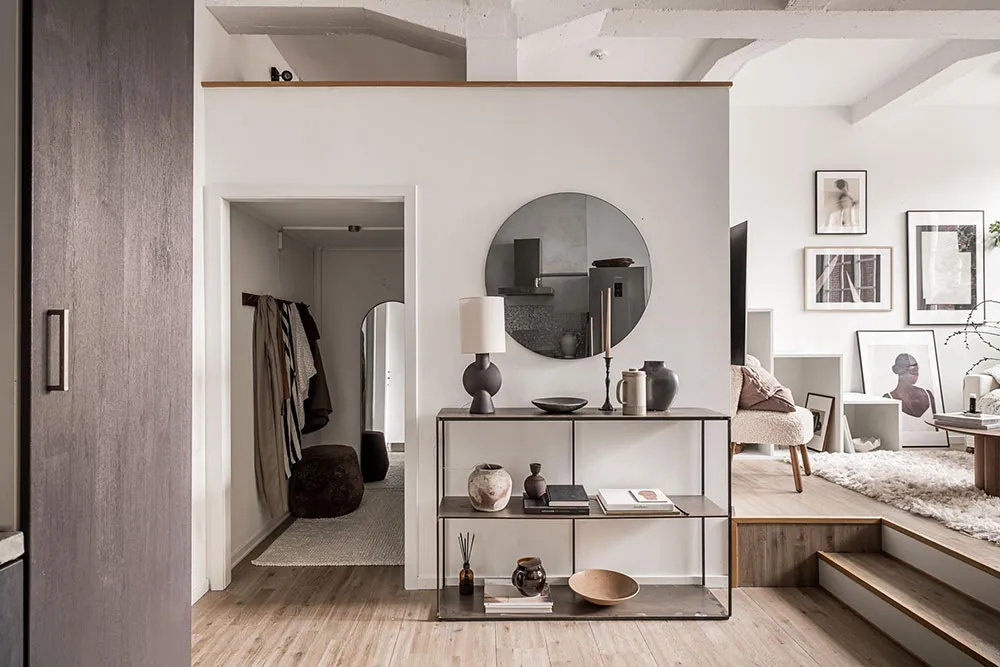 Ungewöhnliche weiße Wohnung mit Balken in der ehemaligen Kartonfabrik in Göteborg (40 qm) - Gallery image 23