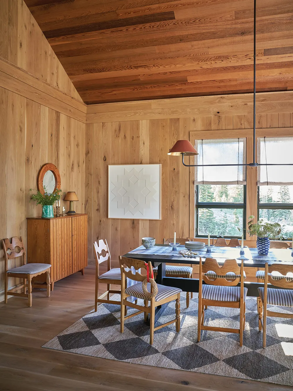 Mountain Cottage Designer in California Mountains with Colorful Interiors - Gallery image 4