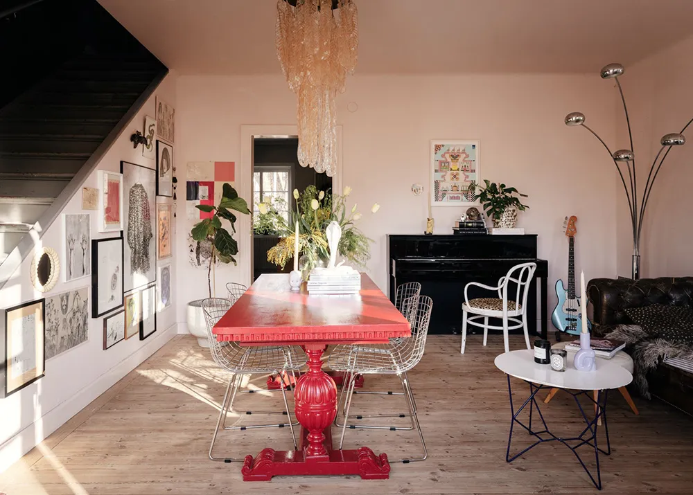 Szwedzka dacha z niespodziewanymi wnętrzami - Gallery image 3