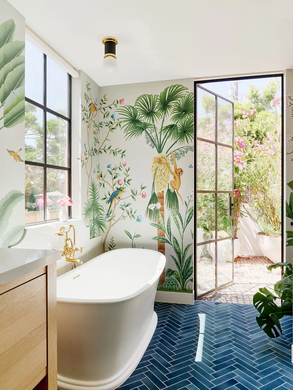 Cozy and Relaxing Interior of a Small House in California (130 sq m) - Gallery image 11