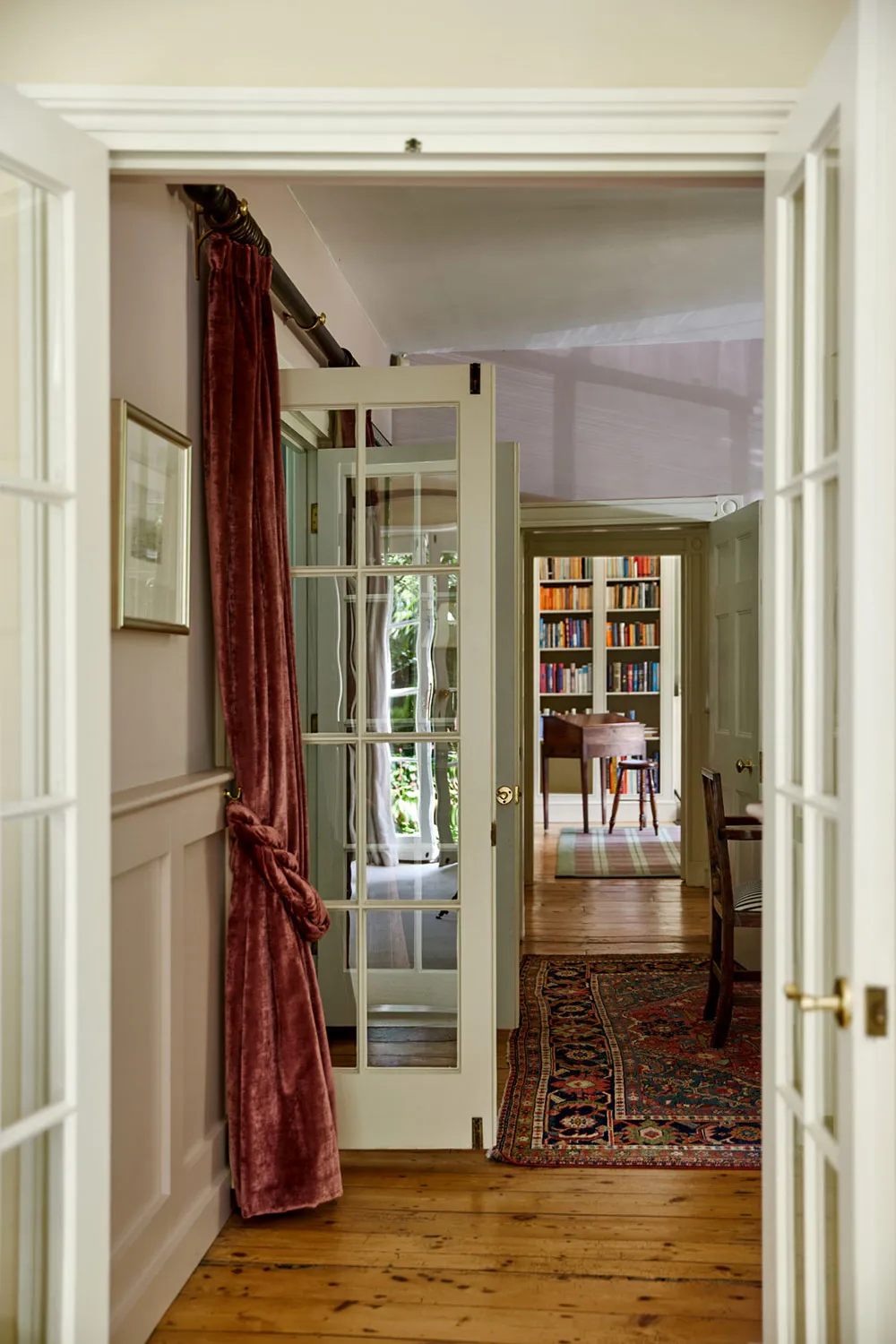 Un encantador coto inglés sumergido en la vegetación - Gallery image 6