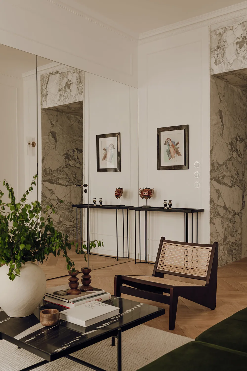 Elegant and Stylish Modern Interior with High Ceilings in Krakow - Gallery image 12