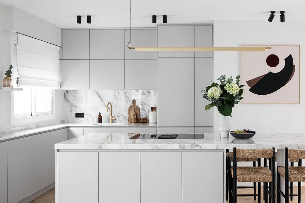 Stylowy nowoczesny design z czarnymi akcentami w Paryżu - 10