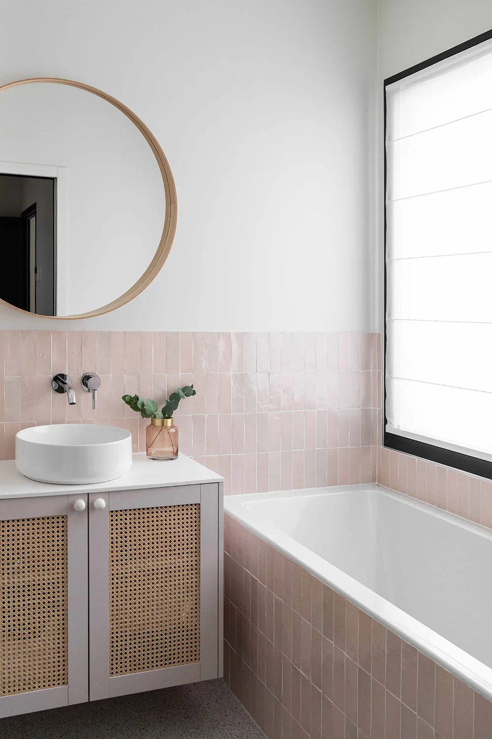Stylowy nowoczesny design z czarnymi akcentami w Paryżu - 22