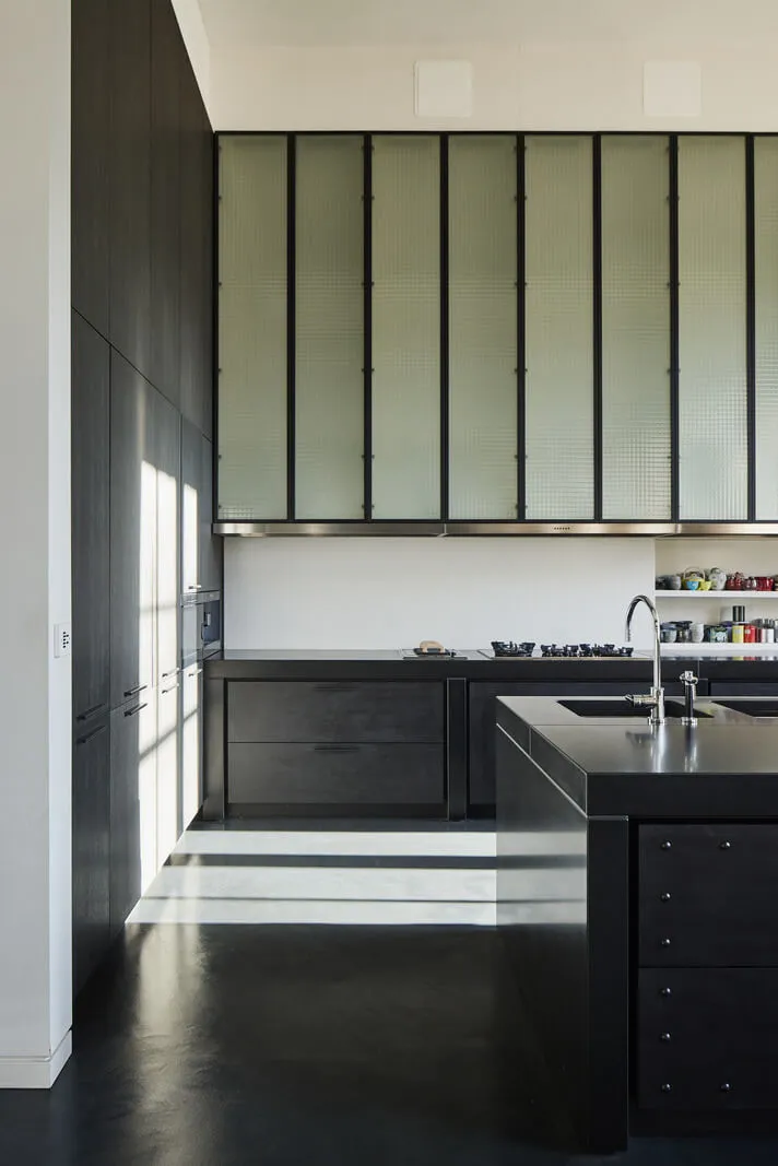 Unique Designer Loft in Black-and-White Palette in London - Gallery image 11