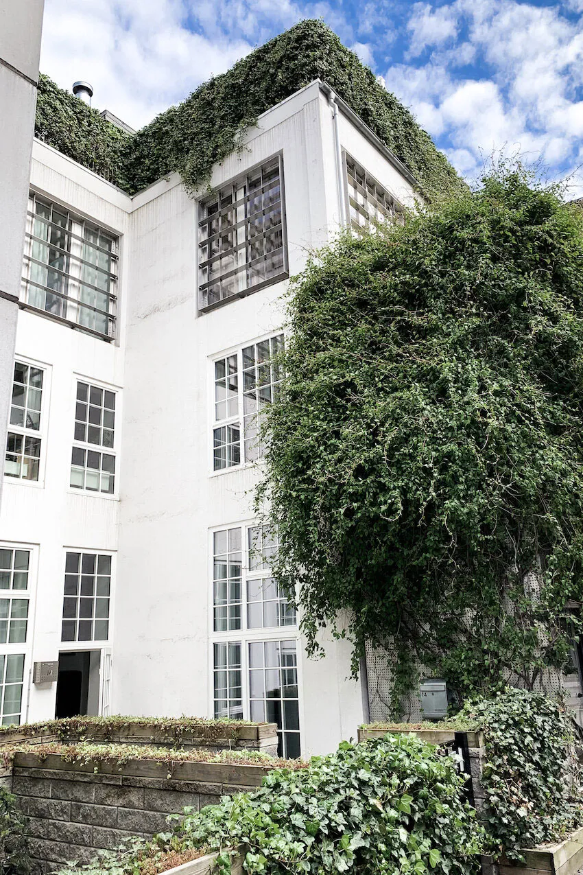 Plafonds très hauts et deux mansardes : appartement dans un bâtiment d'usine à Copenhague - Gallery image 1